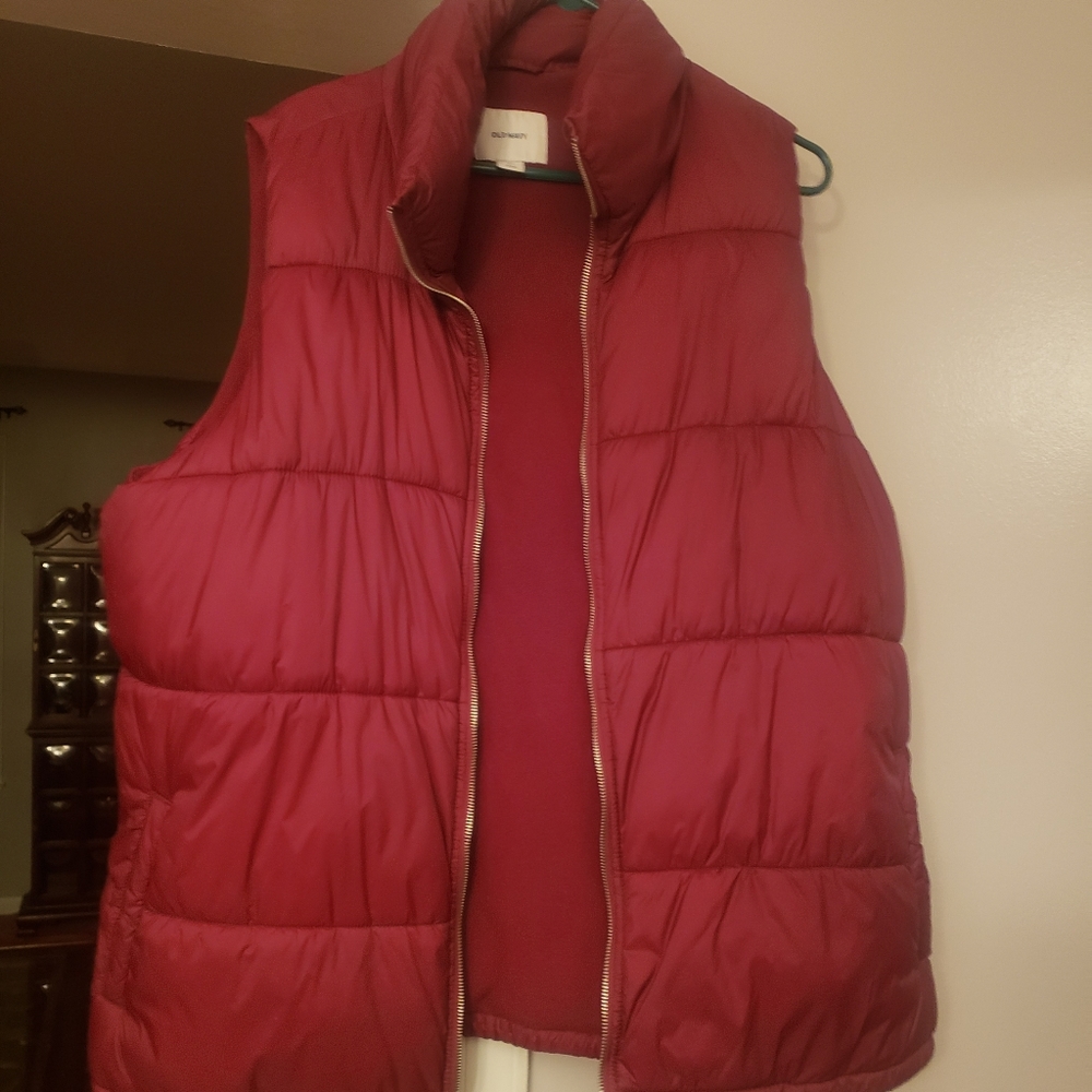 Frost free puffer vest